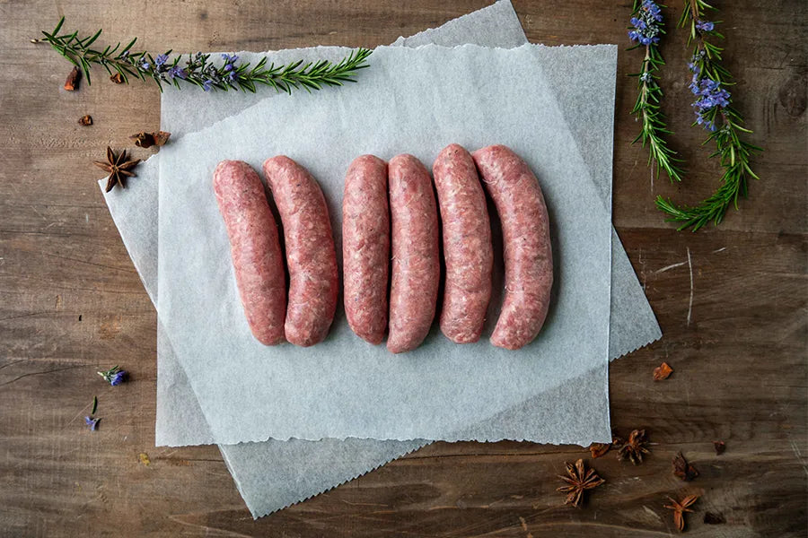 6 sausages with sprigs of rosemary